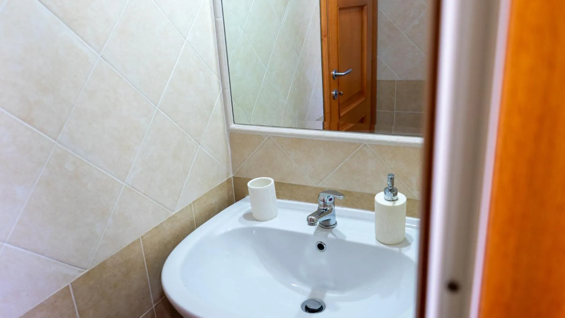 La Caletta Apartments - A 100 Mt Dal Porto 0*, La Caletta Italia